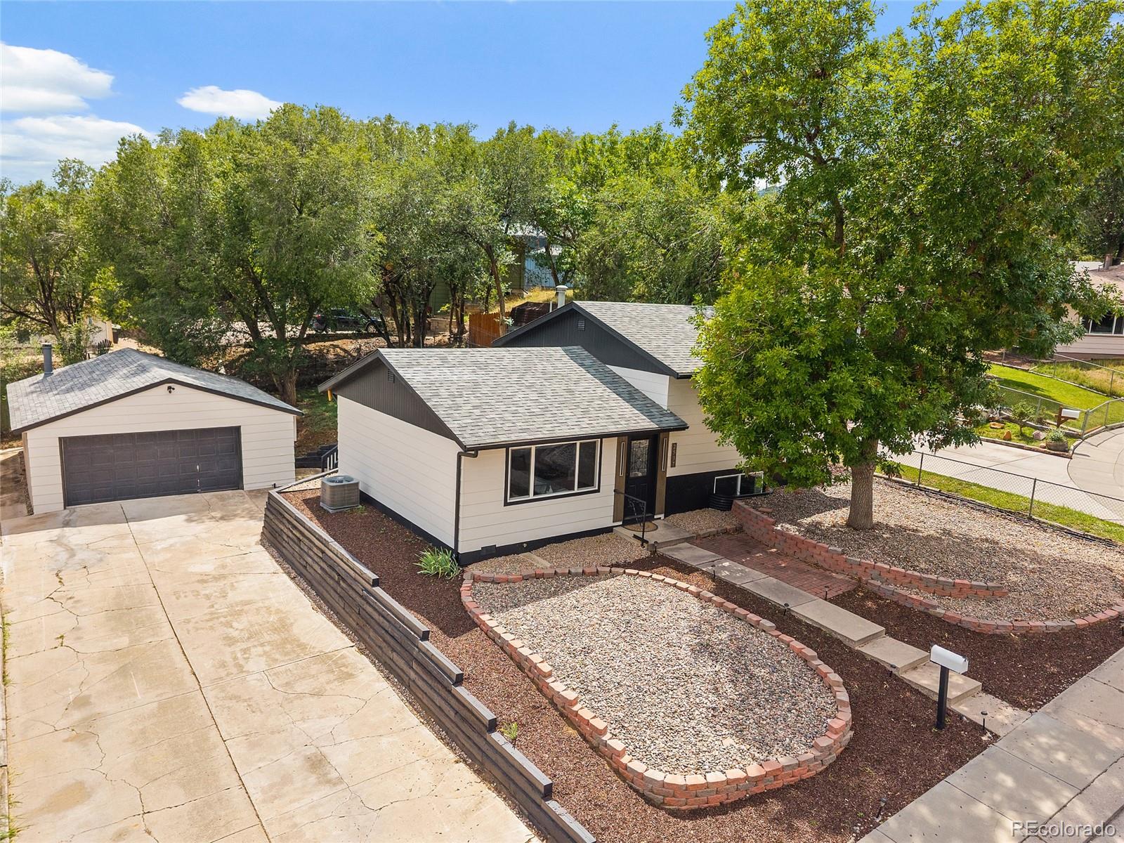 2537 Camelot Court