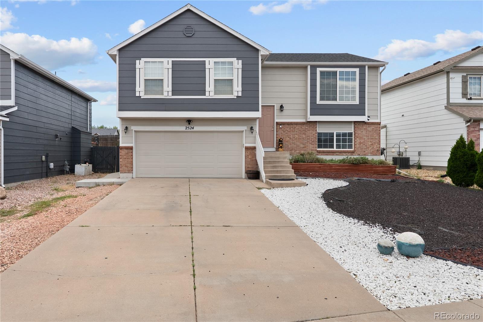 2524 Weyburn Way