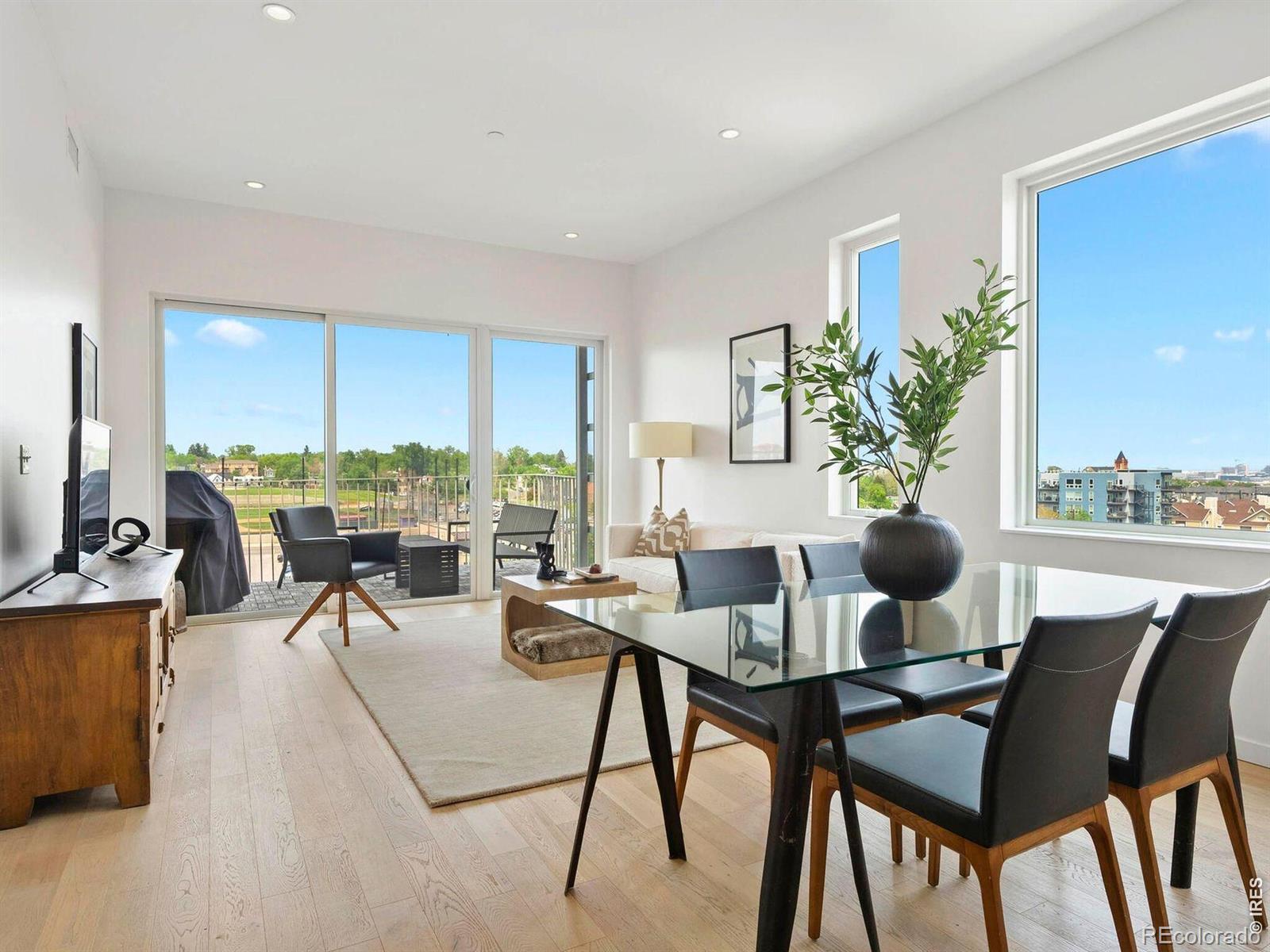 2752 N Clay Street Unit 404