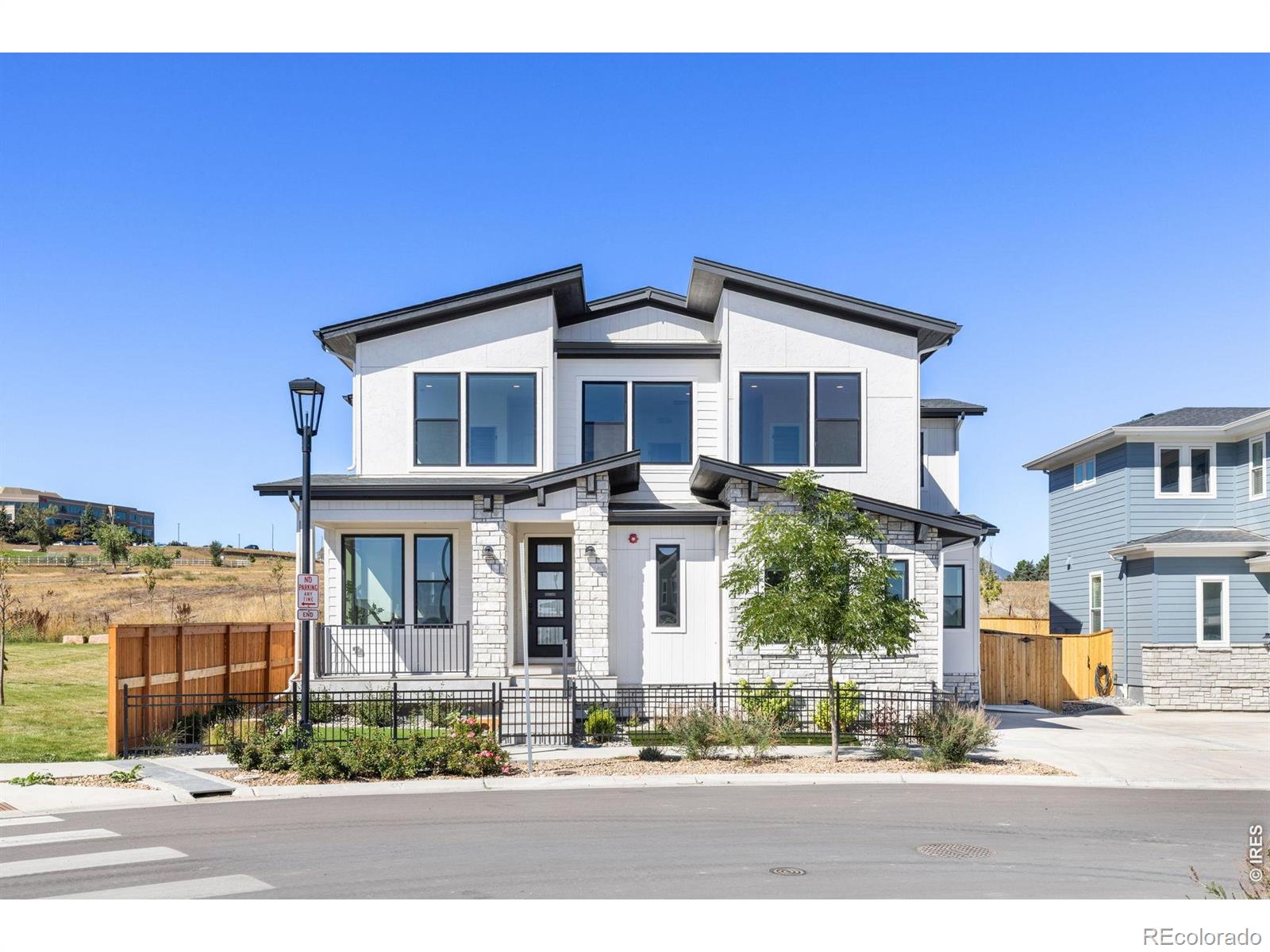 592 Central Park Circle