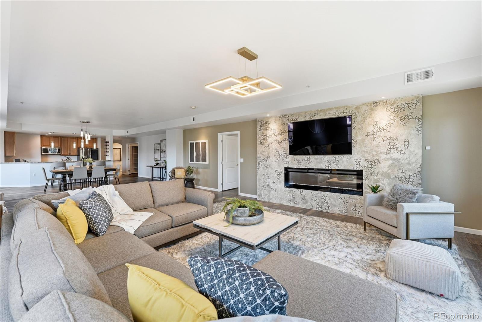925 N Lincoln Street Unit 5B