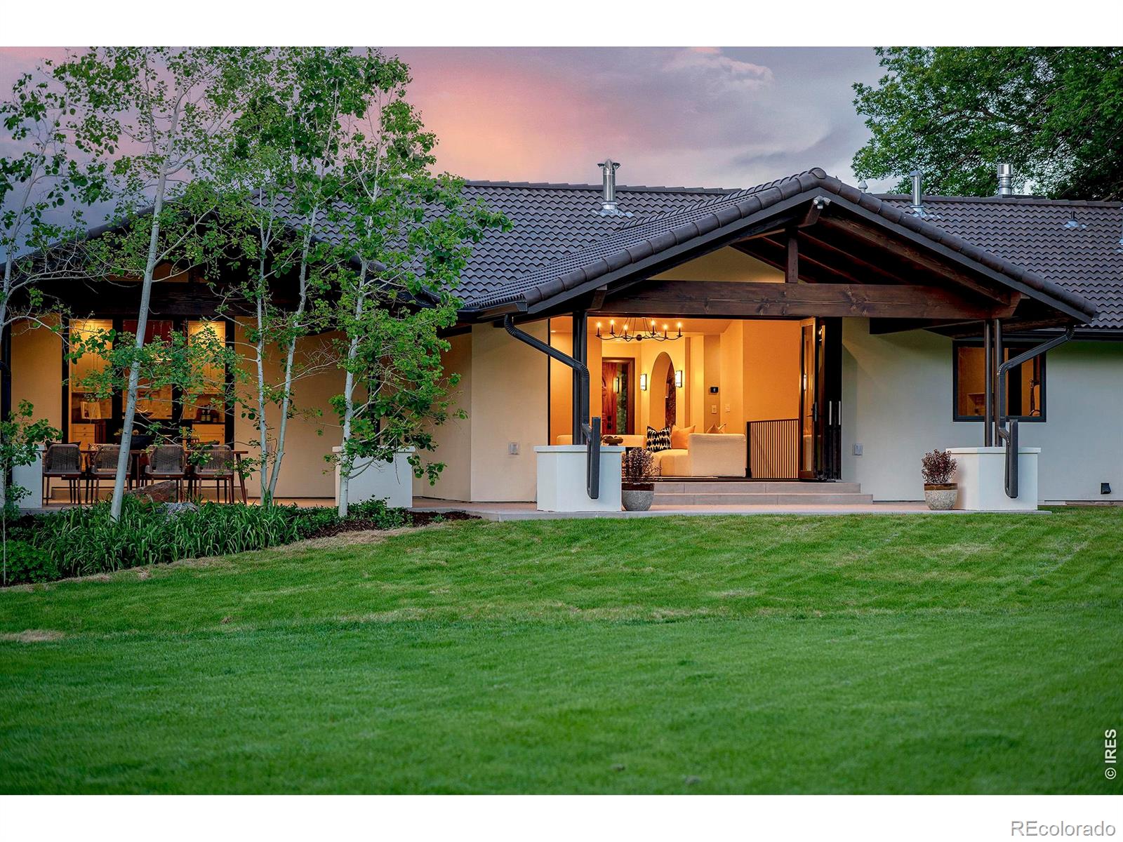 985 Saratoga Court