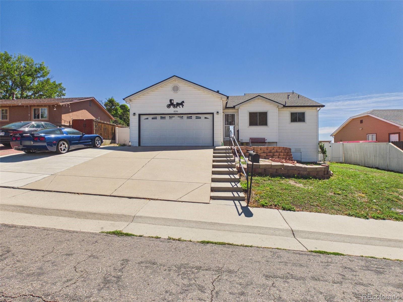 8250 Explorador Calle