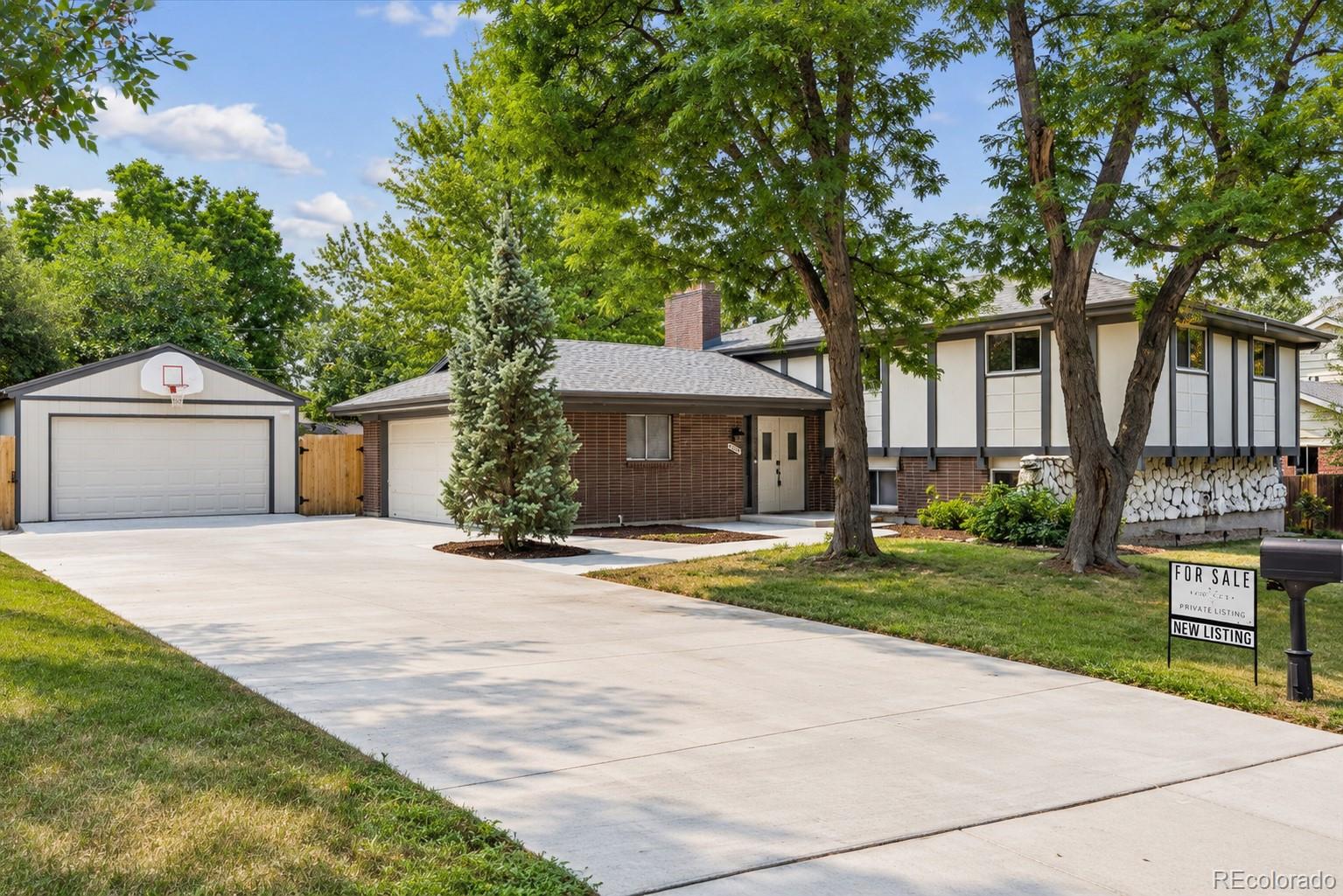 1404 E Fremont Circle N