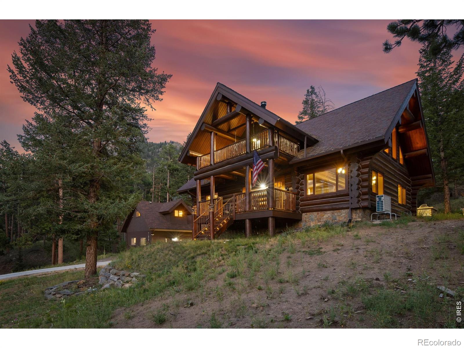 789 Turquoise Trail