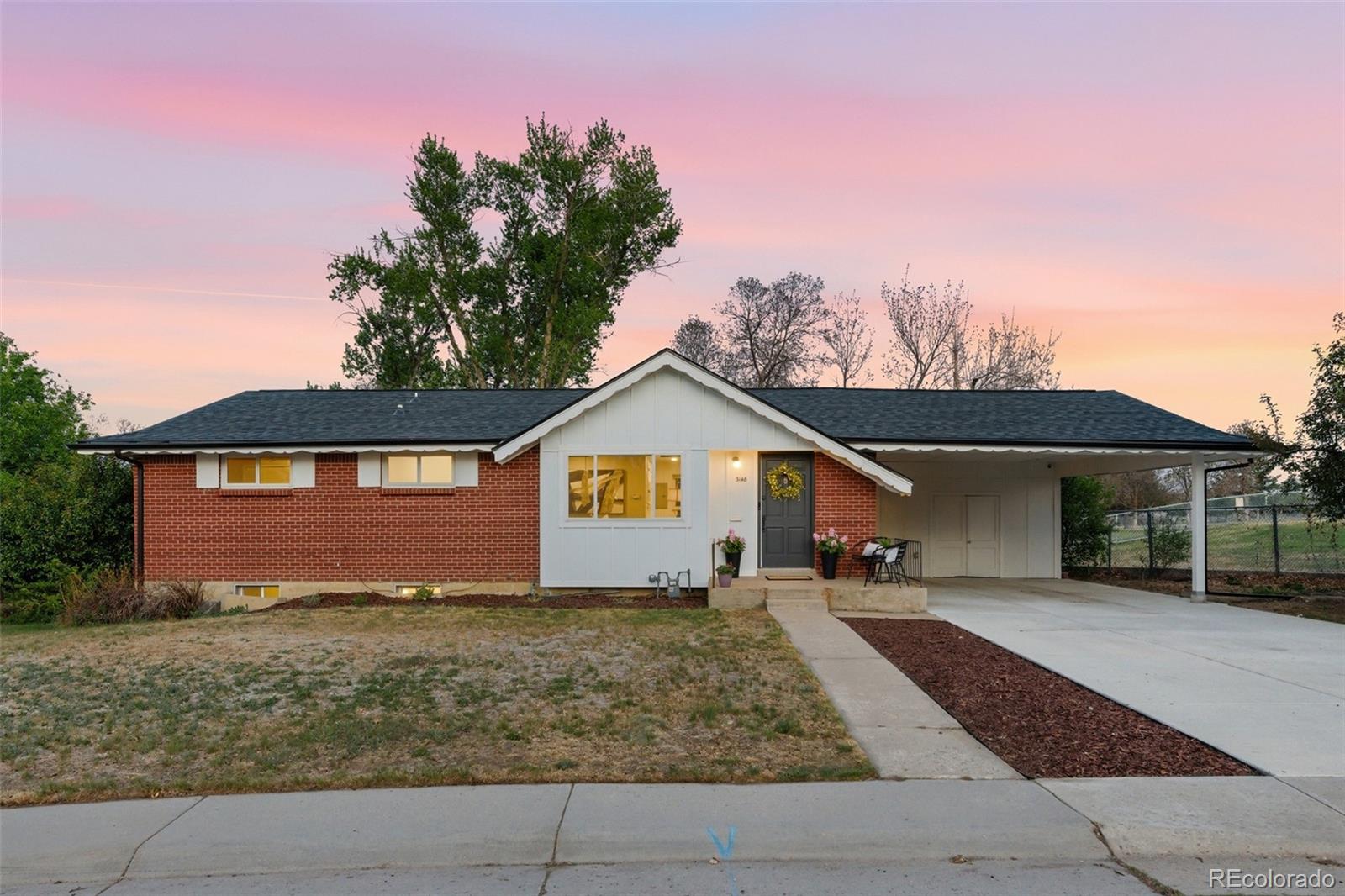 3148 E Maplewood Avenue