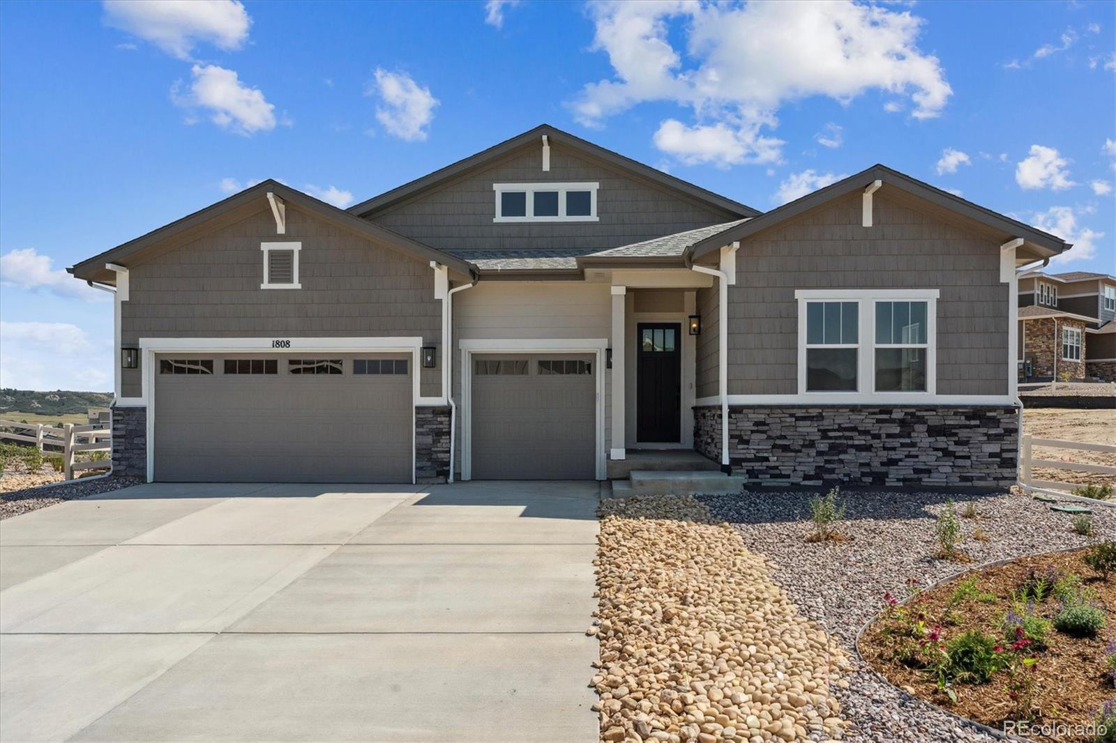 1808 Gold Ridge Point