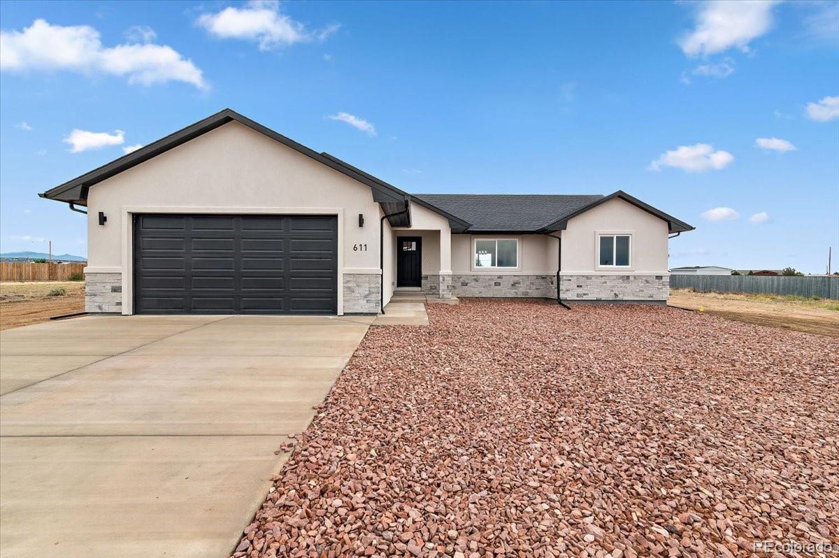 611 E Fredonia Drive