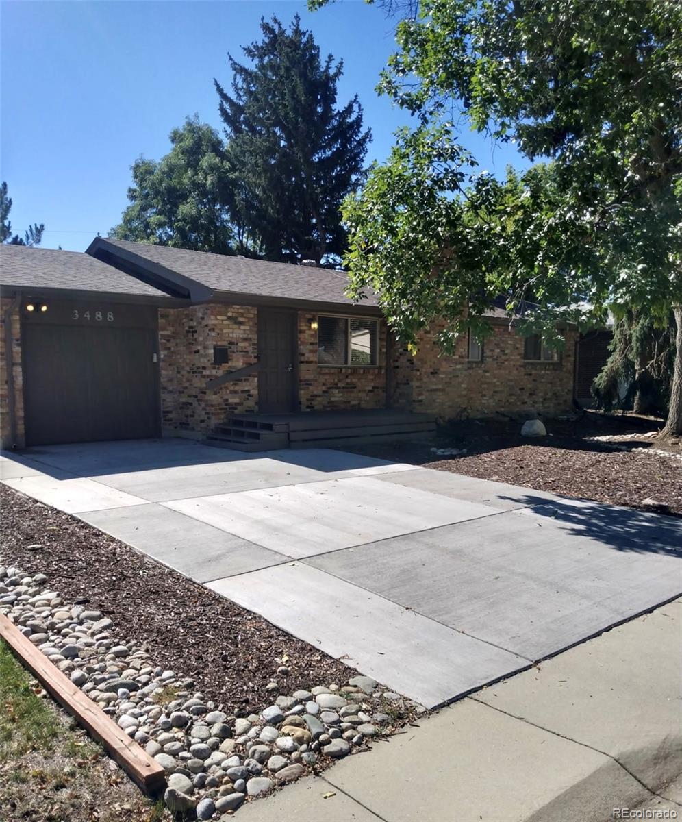 3488 W Alamo Avenue