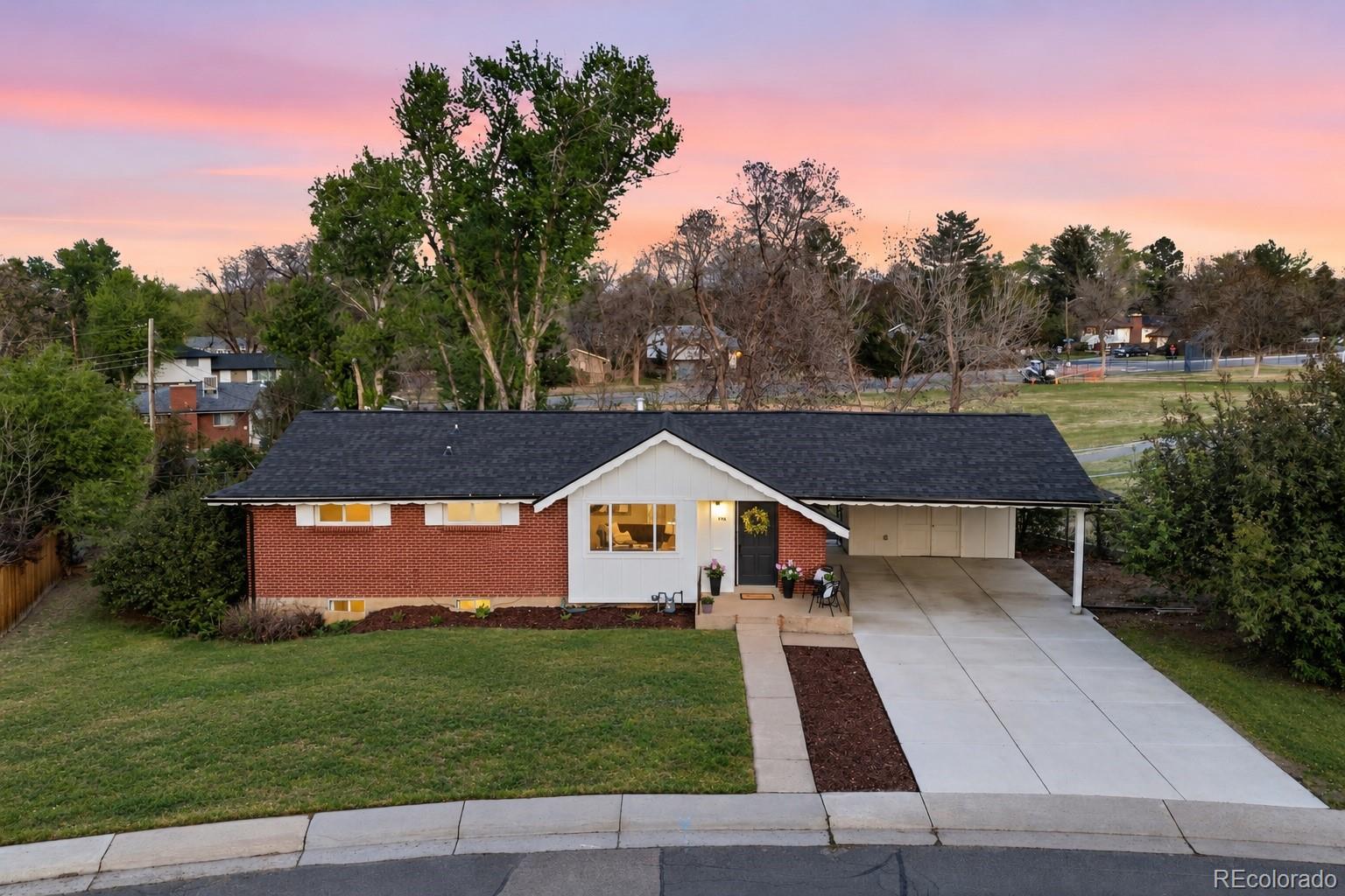 3148 E Maplewood Avenue