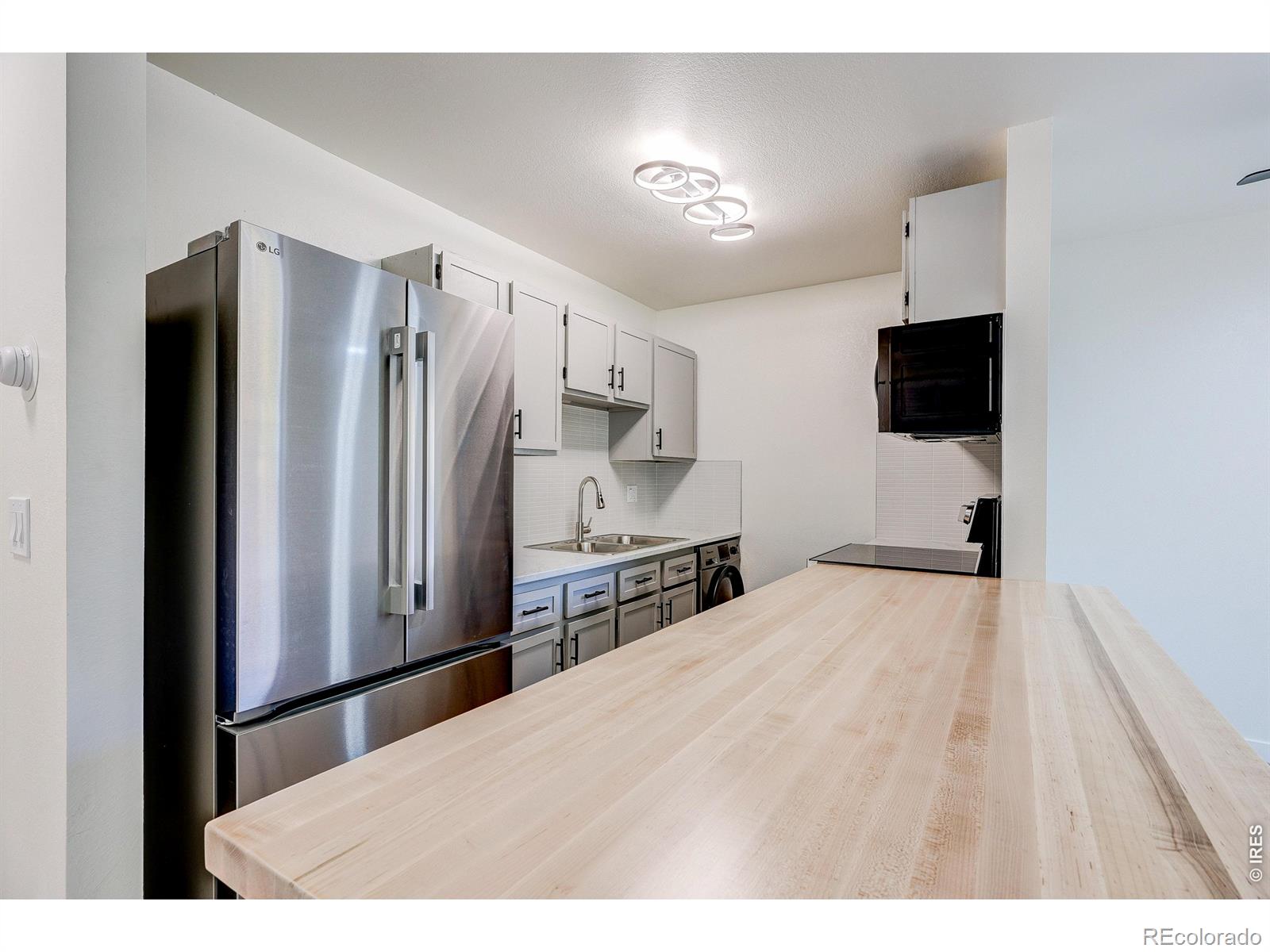 225 E 8th Avenue Unit 17