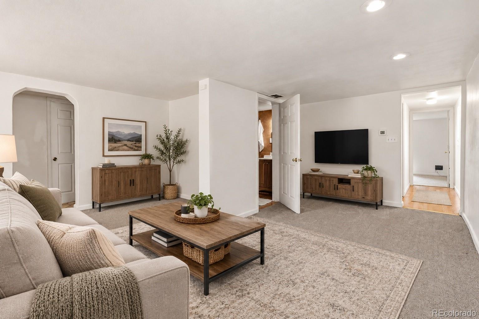 6740 E 76th Place
