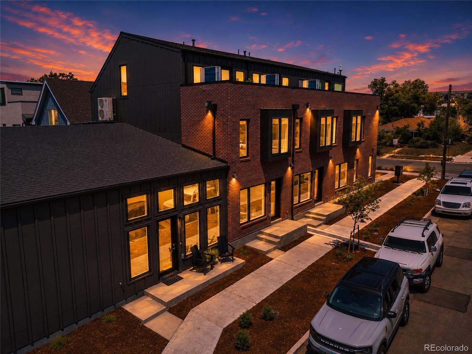 331 W Warren Avenue