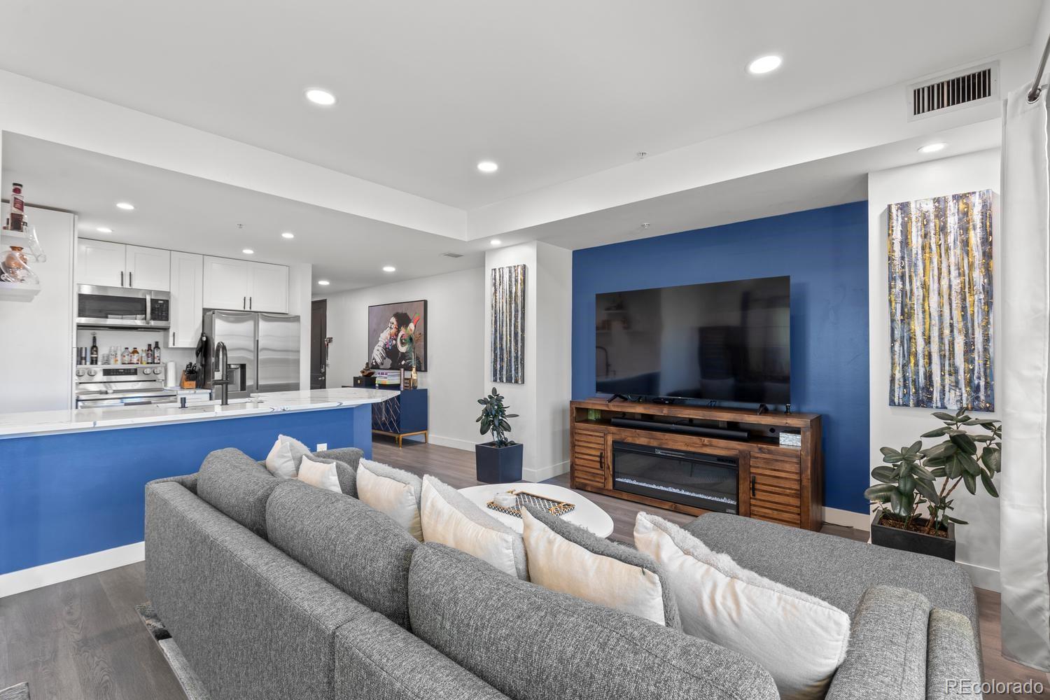 925 N Lincoln Street Unit 3F