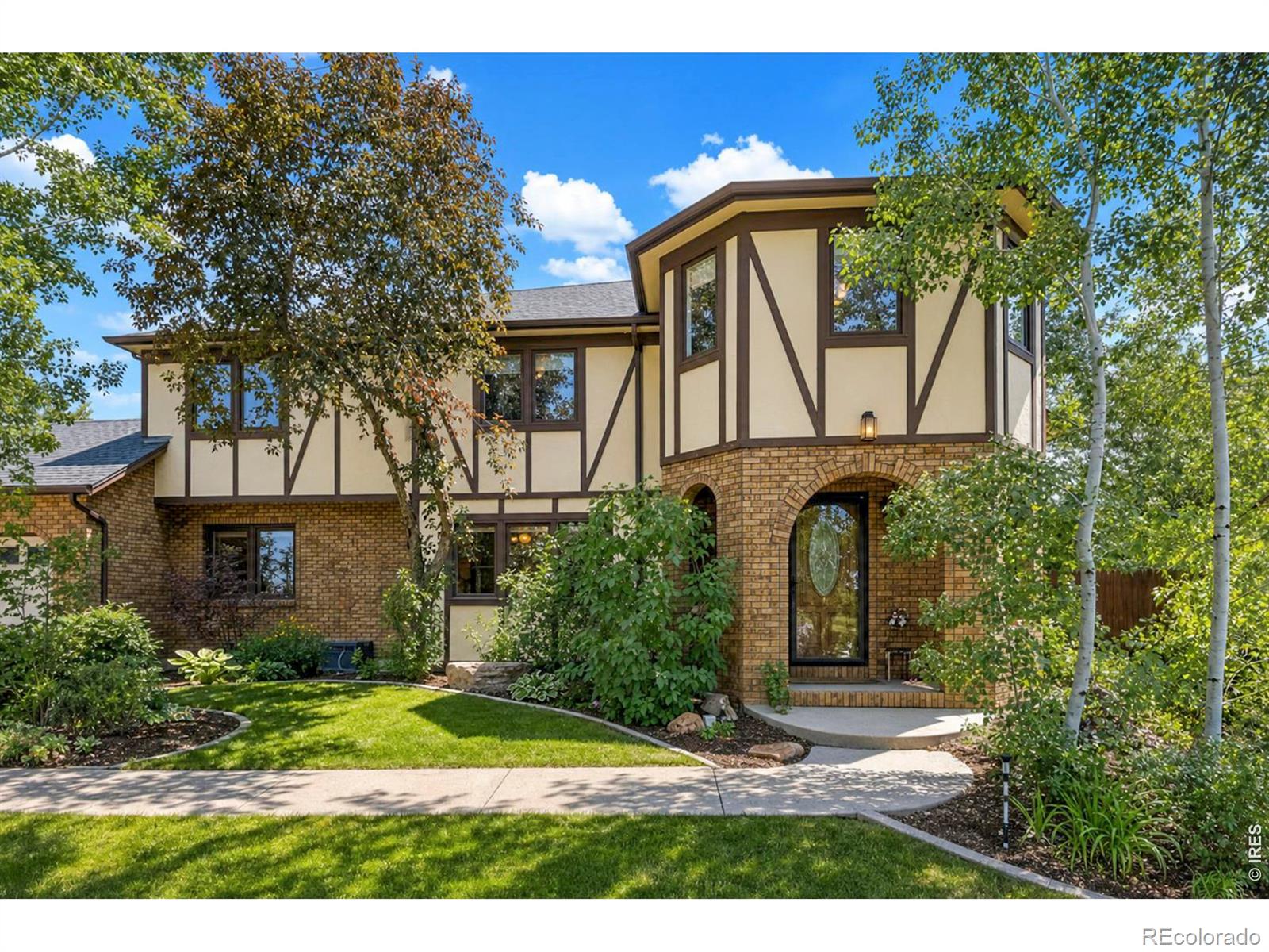1224 Twin Peaks Circle