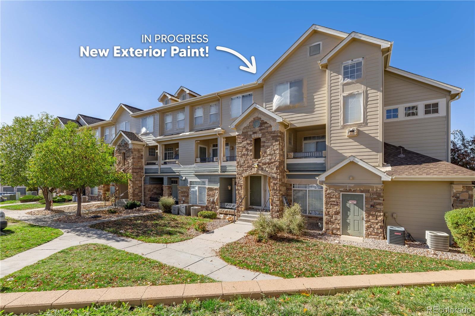 488 Black Feather Loop Unit 218