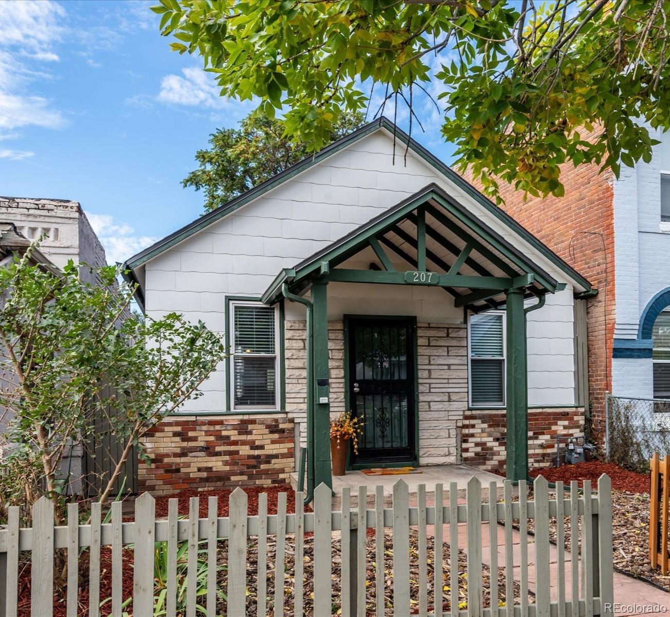 207 Galapago Street
